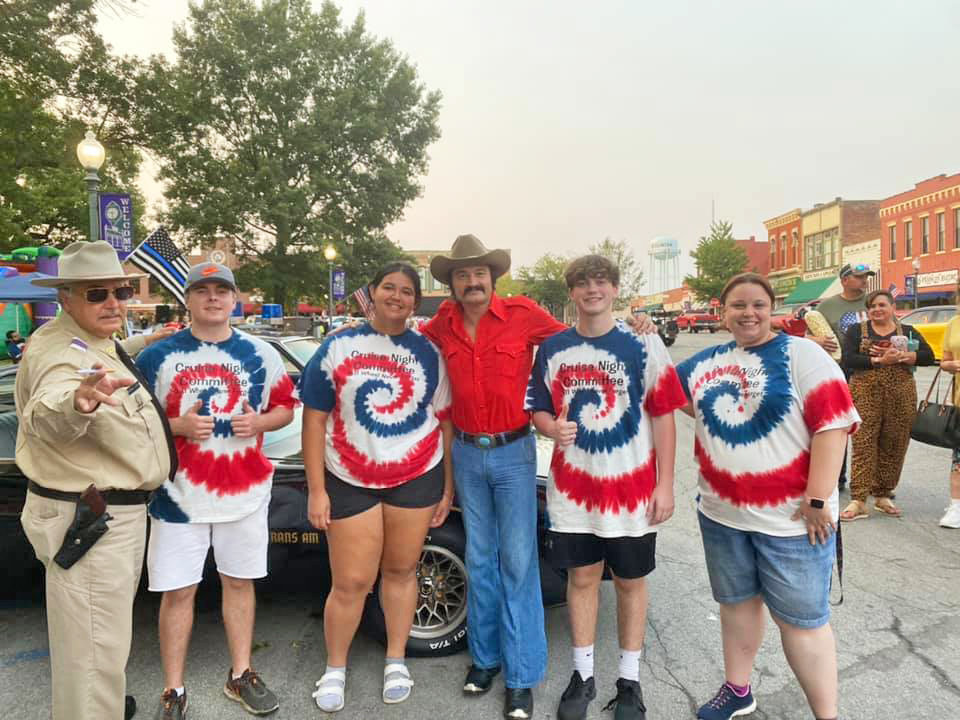 CLINTON MAIN STREET DIRECTOR Tina Williams (right) and student volunteers Marissa, James, and Kaleb pose with 'Buford and the Bandit'.