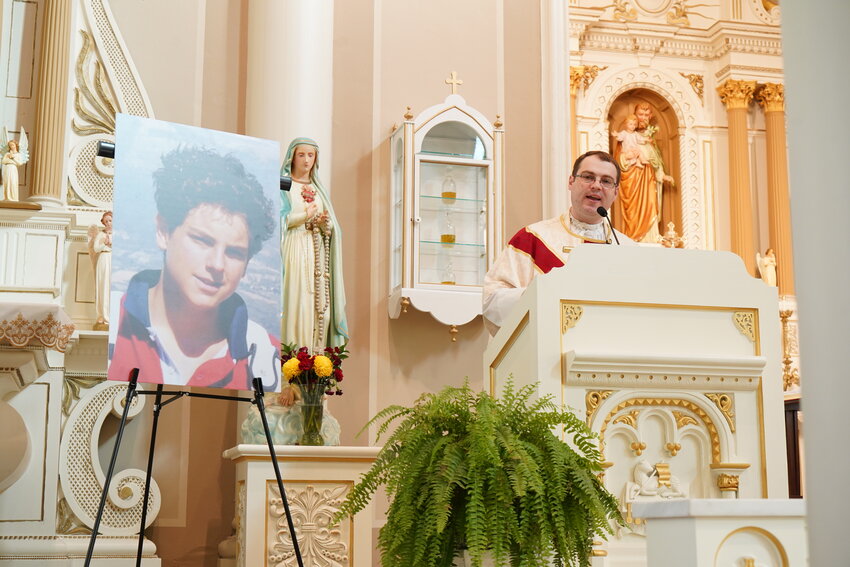 Father Dylan Schrader preaches the homily during Mass on July 13 in the presence of the relics of St. Manuel Gonz&aacute;lez Garc&iacute;a and Blessed Carlo Acutis in St. Joseph Church in Westphalia.