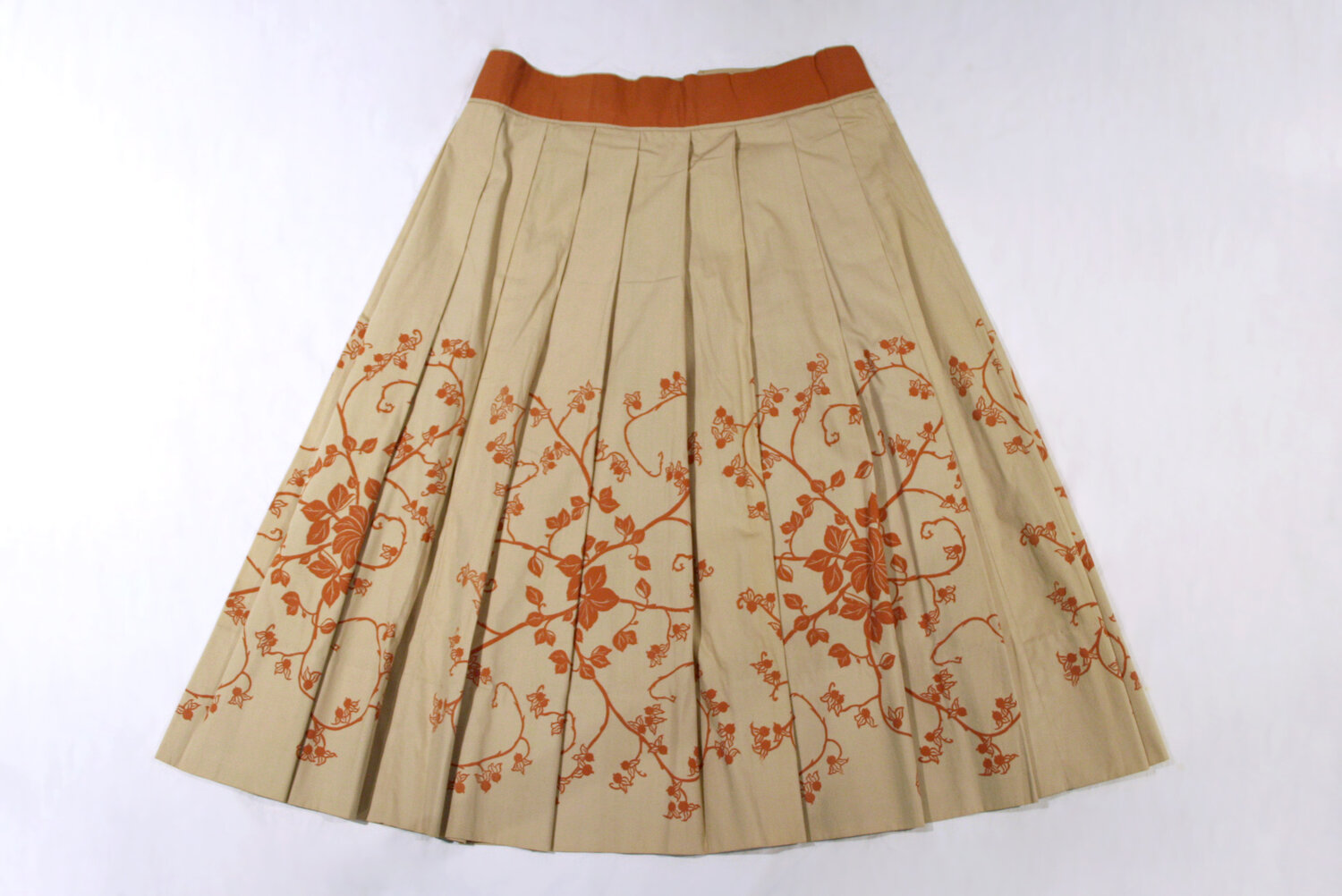 Barbara Souza Hoffman (1923-2010).  Woman's Skirt made with cotton printed with Hoffman's Bittersweet design, 1951.