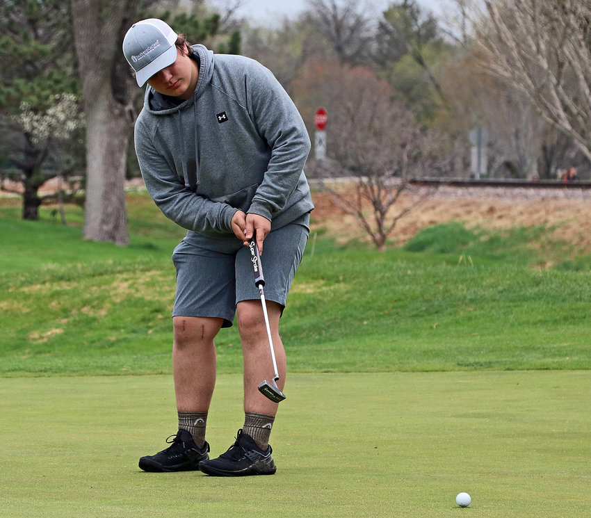 Arlington's Jacob Meehan putts Friday at Fremont Golf Club.