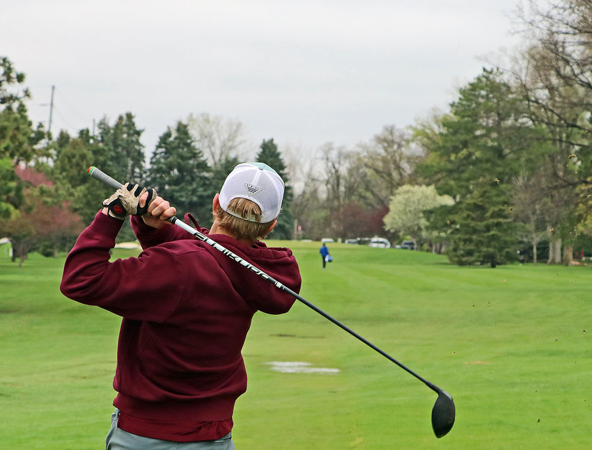 Arlington's Stokely Lewis watches his tee shot Friday at Fremont Golf Club.