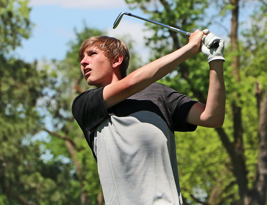 Arlington's Eddie Rosenthal watches he tee shot Monday at Fremont Golf Club.