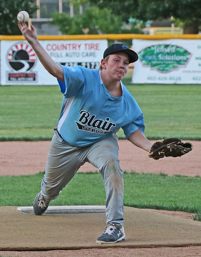 Marlins right-hander Harley Stewart pitches Tuesday during the Majors tournament final at Wederquist Field.