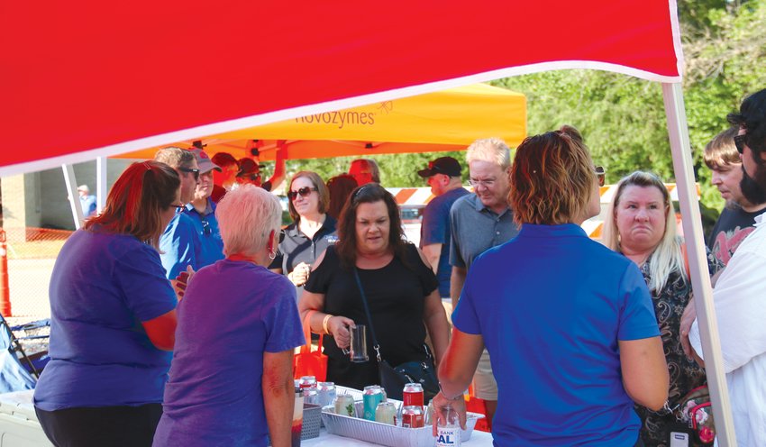 Guests at the 2022 Washington County Chamber of Commerce's Business and Brews look over the choices at the Two Rivers Bank booth on Aug. 4. Dozens of businesses and hundreds of thirsty patrons flocked to the St. Francis Borgia parking lot for the annual event that mixes beverages with local businesses.