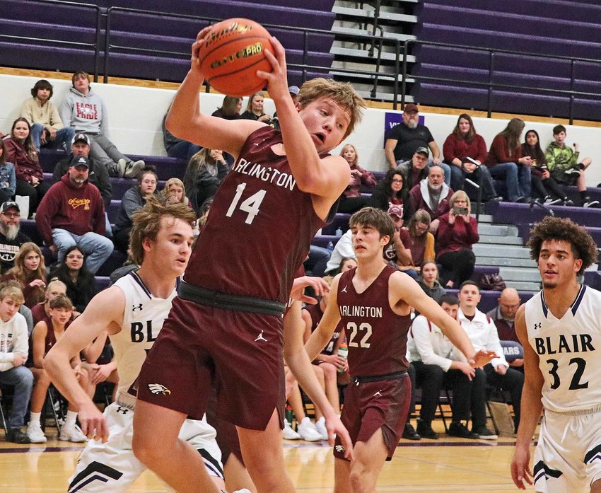 Arlington's Oliver Ladehoff (14) pulls down a rebound Monday at Blair High School.