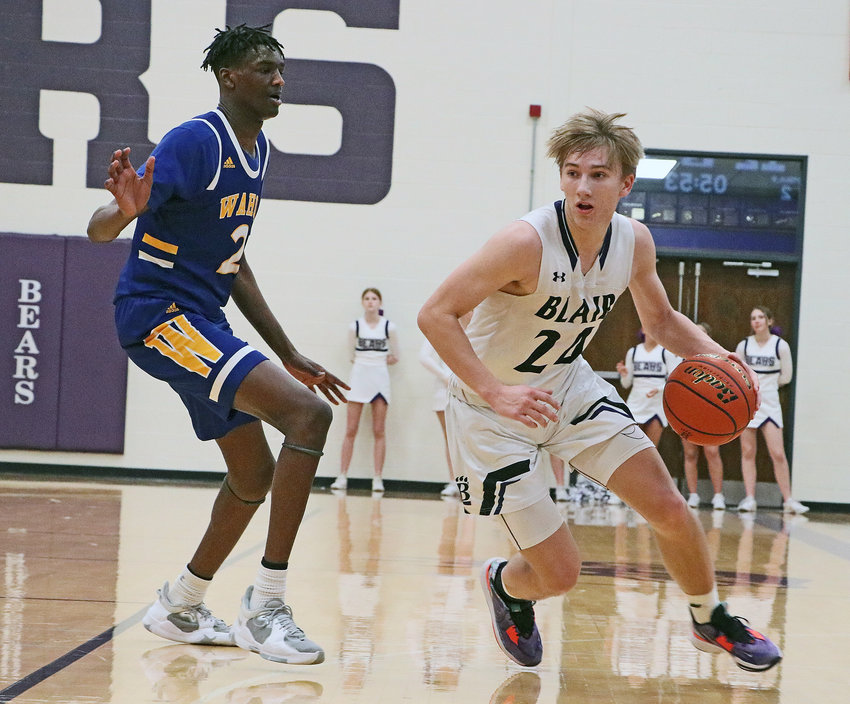 The Bears' Greyson Kay, right, dribbles while defended by Wahoo's Benji Nelson on Tuesday at Blair High School.