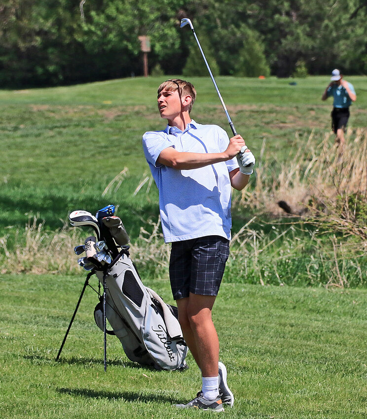 Arlington senior Eddie Rosenthal watches his shot toward the green Tuesday during the Class C District 2 Tournament at Oakland Golf Club. The Eagle qualified for the state meet with 80 strokes across 18 holes.