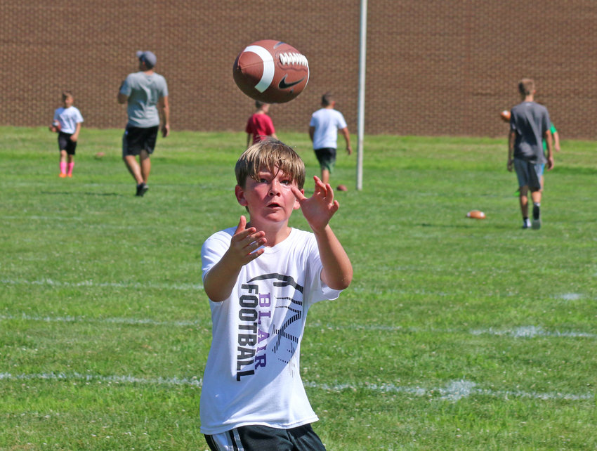 Kids pick up football skills from Bears | Washington County Enterprise