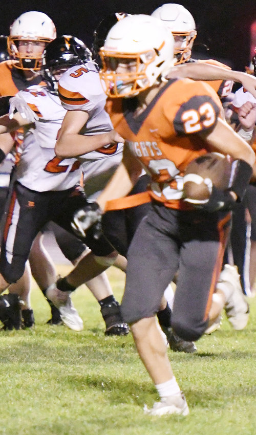 Sylas Nelson runs around the end late in the Fort Calhoun game.