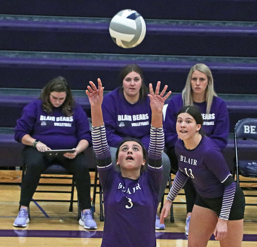 Bears sophomore Hailey Roewert sets the ball in front of Schuyler Roewert, right, and the Blair coaching staff Tuesday during the Class B-4 Subdistrict Tournament at BHS. The Bears lost to South Sioux City, 3-1, in the finals matchup.