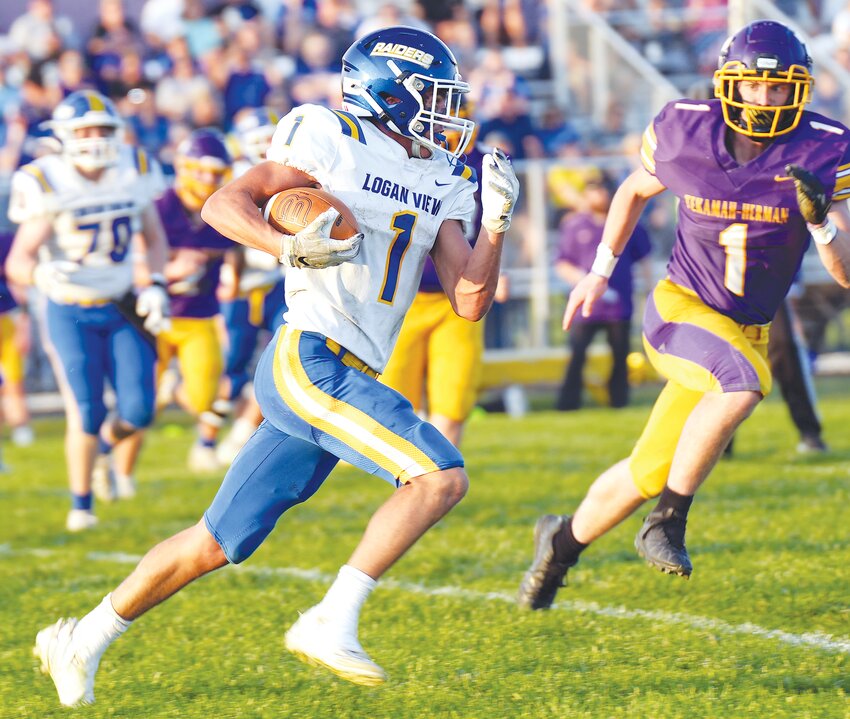 Justus Weidemann #1 is off to the races as he sprints past the Tiger defense headed for the endzone.  Justus carried 13 times for 192 yards and 3 touchdowns in the win over Tekamah Herman.