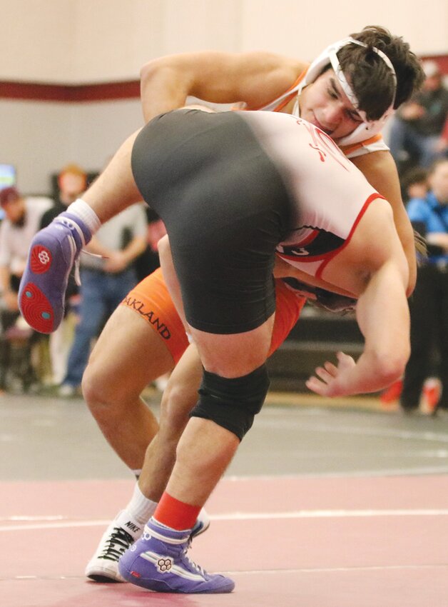 Luis Popoca goes for the takedown.