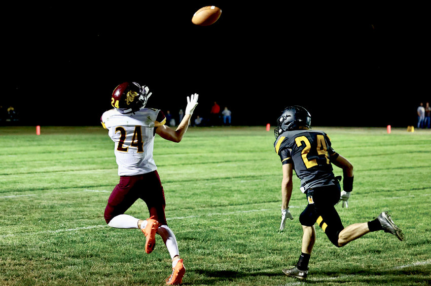 De Smet's Kadyn Fast (24) catches a perfectly-thrown deep ball from quarterback Britt Carlson Friday night in Wolsey. Wolsey-Wessington won the contest 28-6.