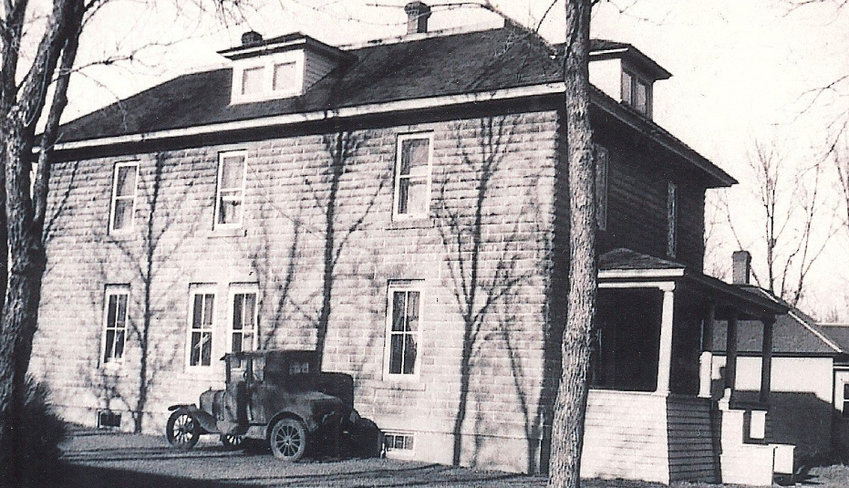 This picture was taken a few years after Nils and Christine Spilde built it in 1917. This house is now occupied by Dar DeKnikker.