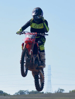 Tucker Vincent of De Smet competed in the Sioux Valley Cycle Club&rsquo;s 250 A Class motocross race Sun., Sept. 16 in Renner, S.D. Among local sponsors of Vincent are Castlerock Construction, Hasche Trucking and G&amp;G Seamless. Overall, Vincent placed fifth at Renner in the 250 A race.