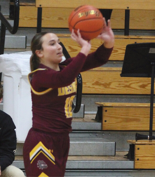 Bulldogs forward Brooke Jennings lines up a shot against the Howard Tigers.