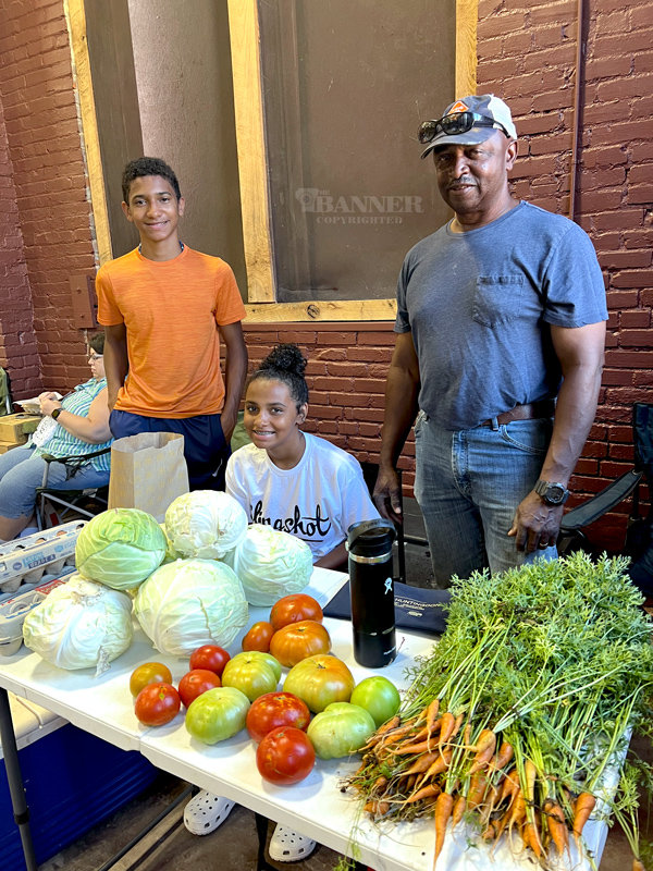 Customers at this week&rsquo;s farmers market perused through vendors&rsquo; locally-grown produce and honey and handmade goods.