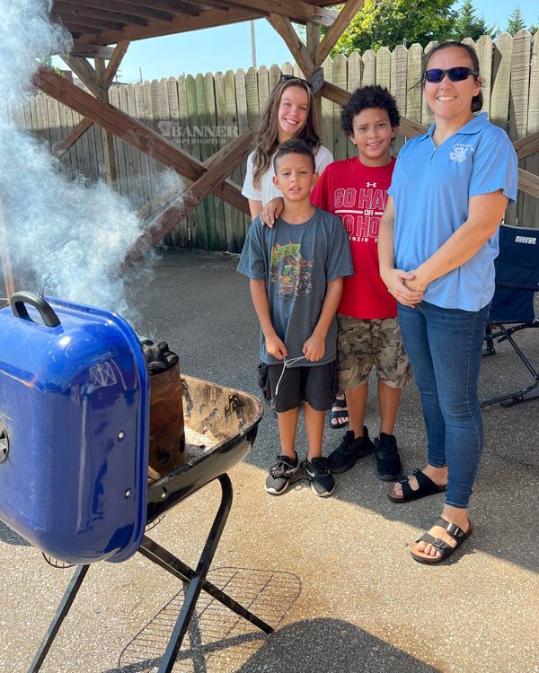 County 4-H&rsquo;ers cooked hot dogs for Farmers Market vendors and shoppers during &lsquo;Grilling 101.&rsquo;