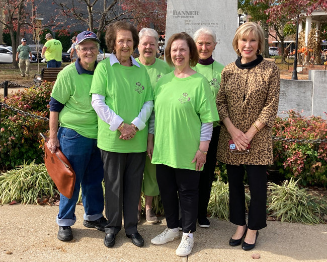 Pictured (L to R): Judy Winters, Robbie Barker, Donna Hodge, Kay Barker, Judy Davis and Mayor Jill Holland.