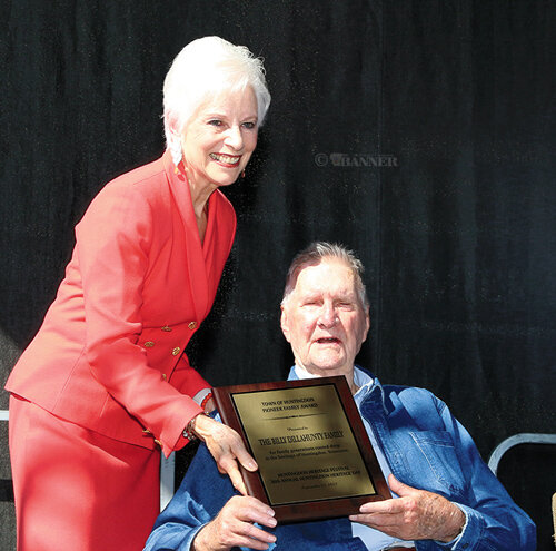 Huntingdon Mayor Nina Smothers Presents the Pioneer Family Award to Mr. Billy Dillahunty on September 23, 2023.
