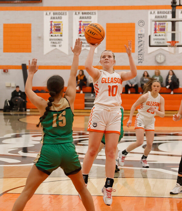 Lady Bulldog Brinley Lehmkuhl pulls up in the paint for two points.
