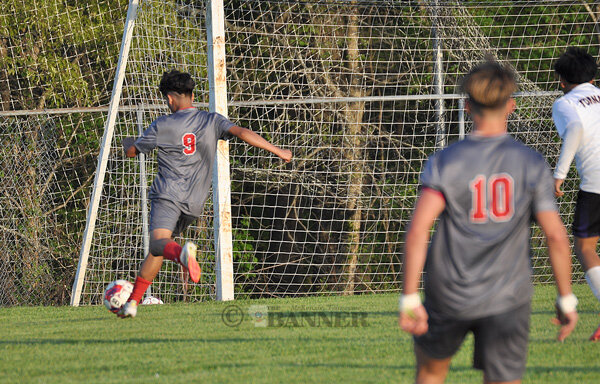 Rebel Jony Hernandez scores the game-winner with 33 seconds to play.