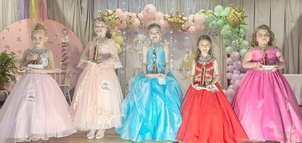 Miss West Carroll Primary Court (L to R): Vivian Clifton, Fourth Maid; Kinnedy White, Second Maid; Everlee Kopiar, Miss West Carroll Primary; Crimson Maples, First Maid; and Kynlee Wilson, Third Maid.