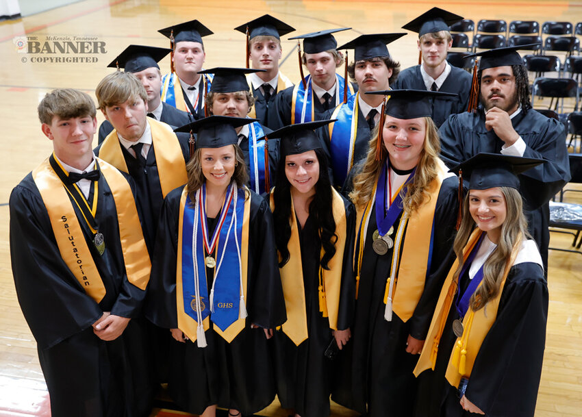 Gleason seniors in a group as they prepare for graduation.