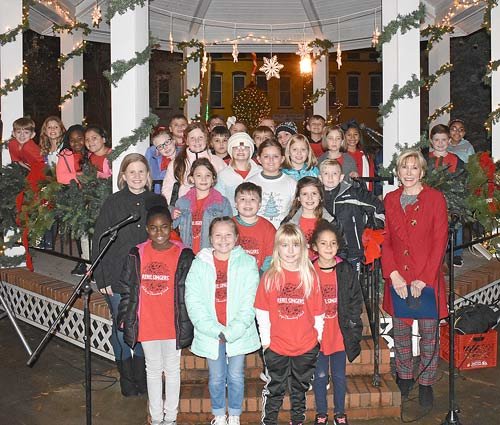 Rebel Singers, MMS Band Open Mistletoe Christmas | The Mckenzie Banner