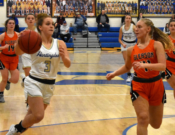 Delaney Byars (3) looks to move inside on a Gleason defender.