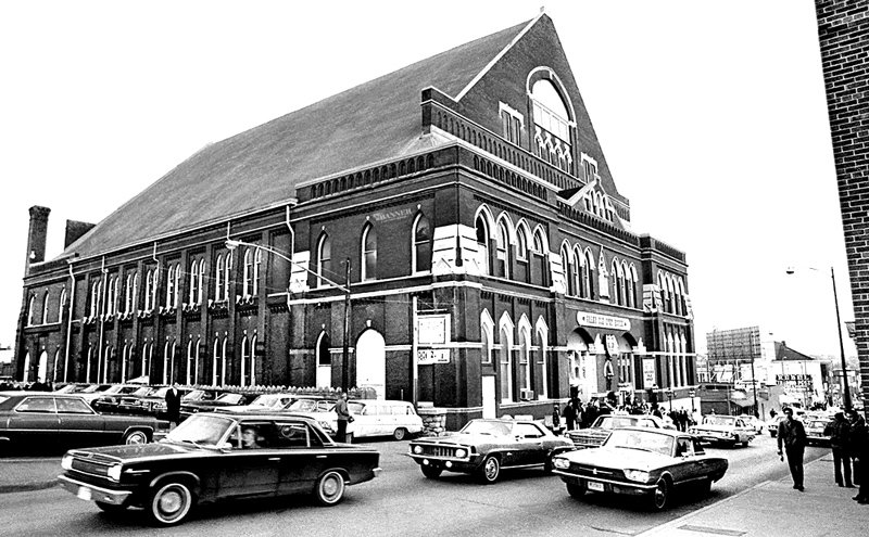 Folks gather around the Ryman Auditorium on Fifth Avenue North, built in 1892, for the Grand Ole Opry show March 20, 1971.