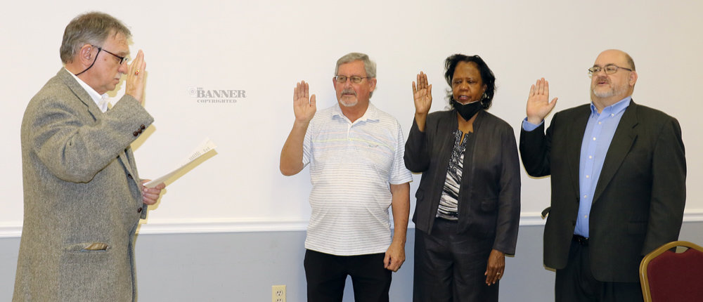 City Attorney Charles Trotter administers the oath of office to Don Barger, Pam Joyner and Dan Dieringer.
