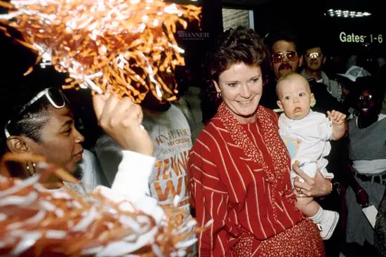 Pat Summitt carries her son, Tyler, as the Lady Vols return from winning the NCAA national championship April 1, 1991, at McGhee Tyson Airport.