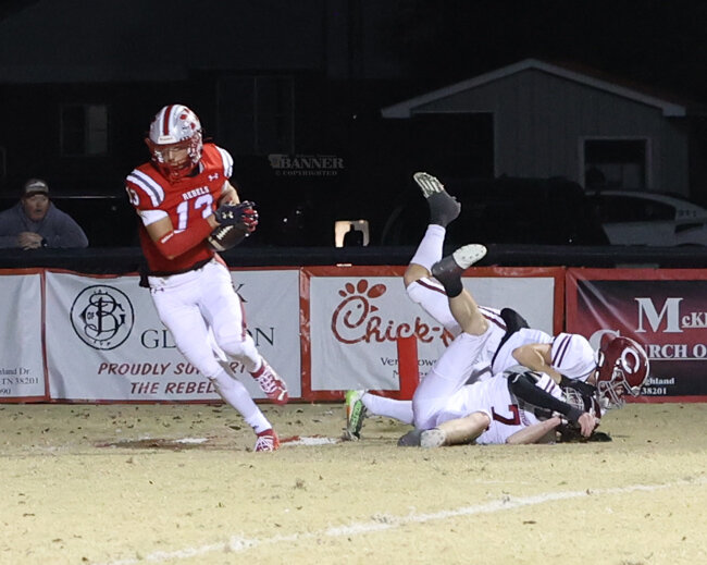 Stafford Roditis (#13) catches a touchdown pass from Tate Surber.
