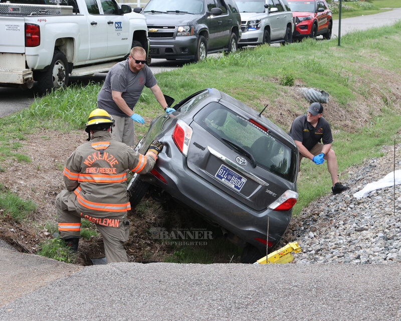 McKenzie Fire, Rescue Assists at Single-Car Wreck | The Mckenzie Banner