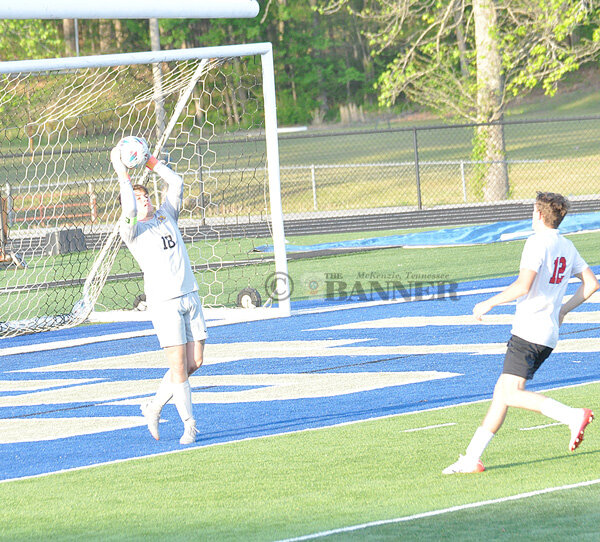 Mustangs Nip Rebels, 1-0