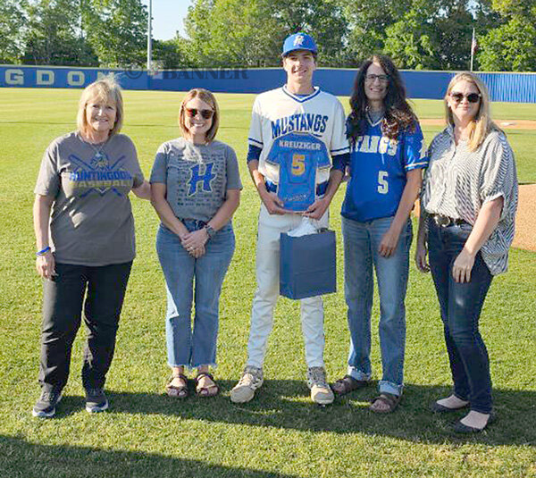 20260423-110431-ffb-web2-HHS-BB-seniors-Kreuziger.jpg