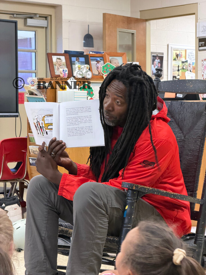 20260428-095644-91f-web2-Mike-Fuller-Reading-IMG_2167.jpg
