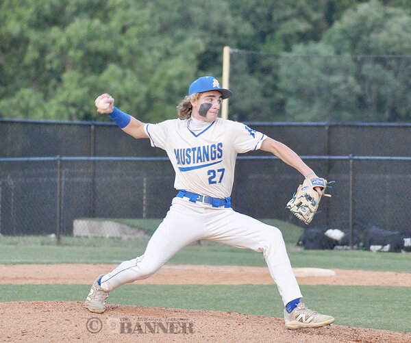 Mustangs Hold Off Bulldog Rally in Semifinal