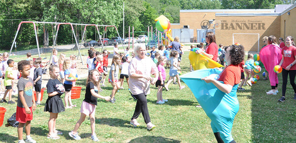 20260518-150256-f46-web2-MES-carnival-granny-pants-game-DSC_0050.jpg