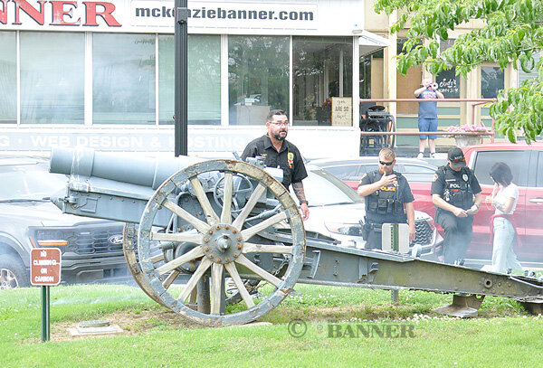20260525-151155-177-web2-McK-Mem-Day-cannon-fire-DSC_0076.jpg