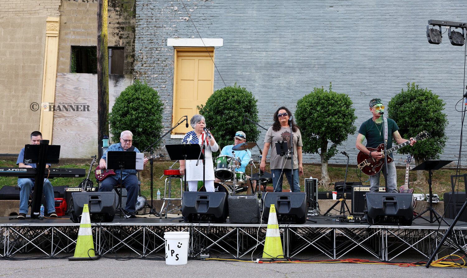 Flashback Band Kicks Off Nights on Broadway
