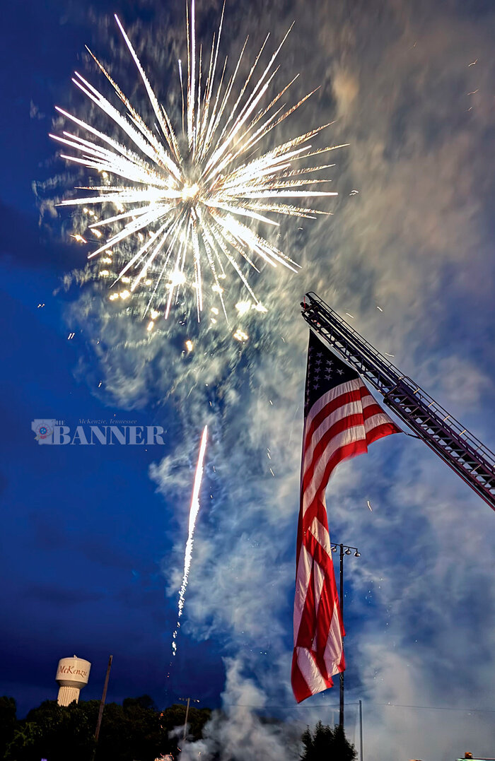 20260706-151704-b23-web2-Fireworks-flag.jpg