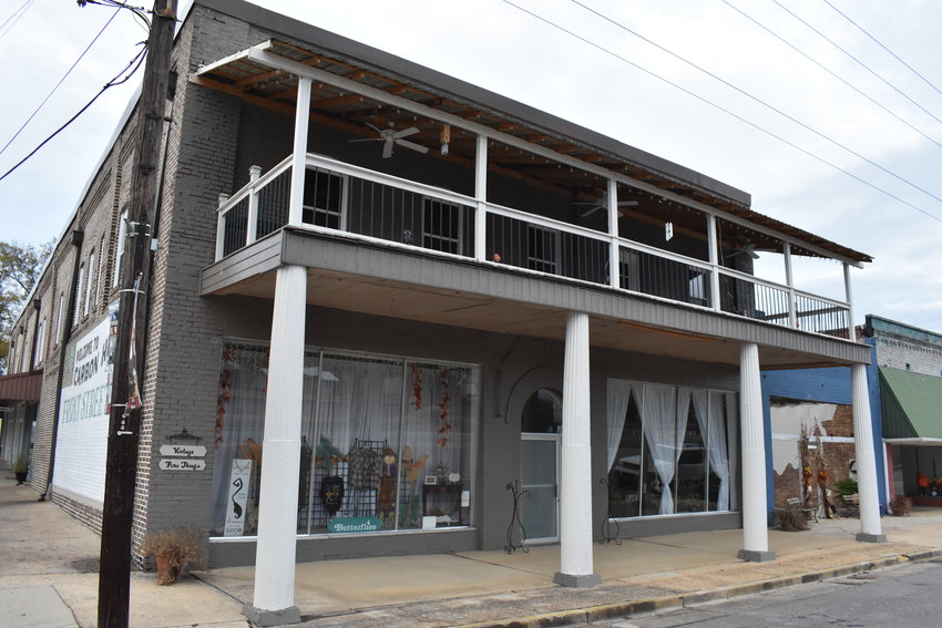 The old hotel building, also known as the old Kelley Furniture building, is being renovated by Rex and Lynne Dodson of Gardendale. Vintage + Butterflies = Fine Things is housed downstairs, as well as a restaurant. An event room will be open to bookings by early 2023.