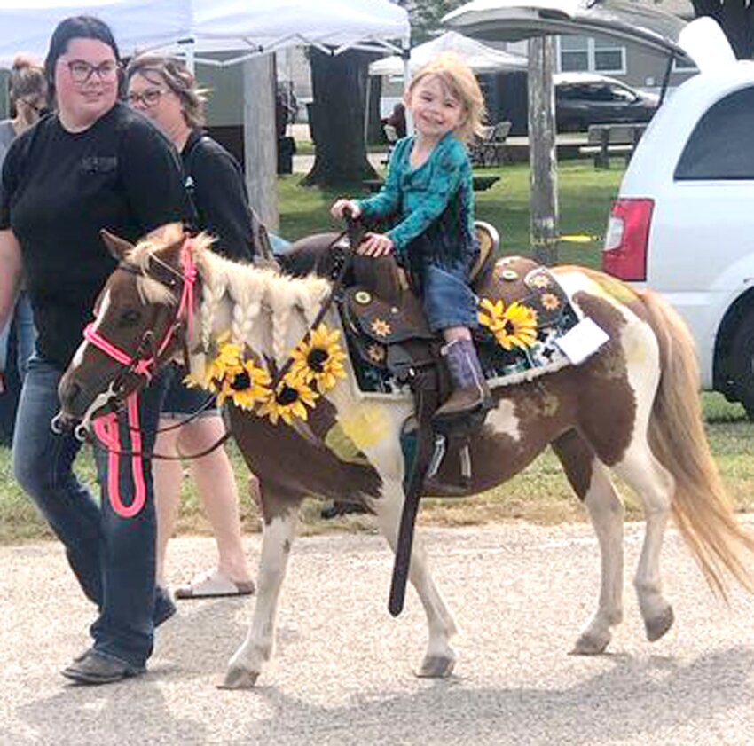 Little Sioux Homecoming:  Remington Jacobsen, Little Sioux, 1st place, childrens horses.