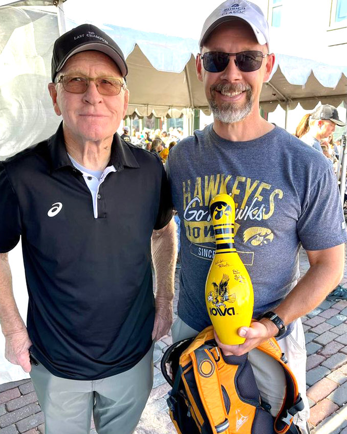 Mark Goldsmith (right) was one of several individuals to have their photo taken with Univeristy of Iowa legendary Hall of Fame Wrestling Coach, Dan Gable, at the 32nd annual Applefest Festival in Woodbine on Sept. 25.