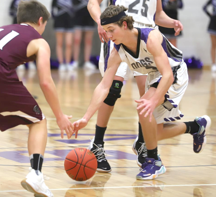 Boyer Valley's Carsan Wood led the Bulldogs with six steals in the Bulldogs key Rollling Valley Conference win over Exira/EHK.  The Bulldogs resume play on Jan. 4, 2022 when they travel to Coon Rapids-Bayard.