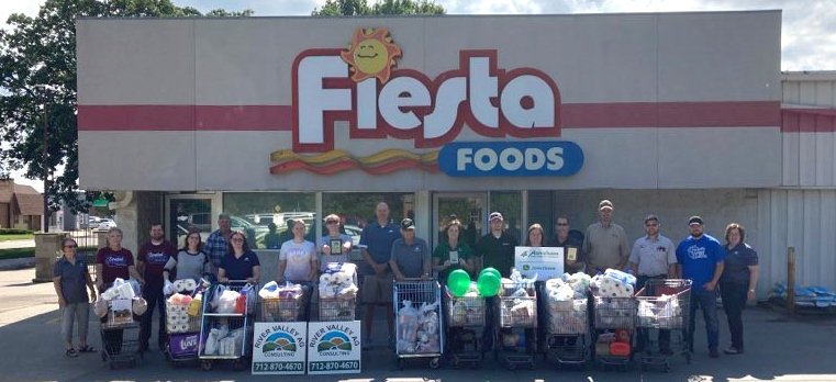 On Wednesday June 8, the Monona County Farm Bureau hosted their second annual Grocery Grab event at the Fiesta Foods in Onawa. Six business participated while other businesses donated to the cause.