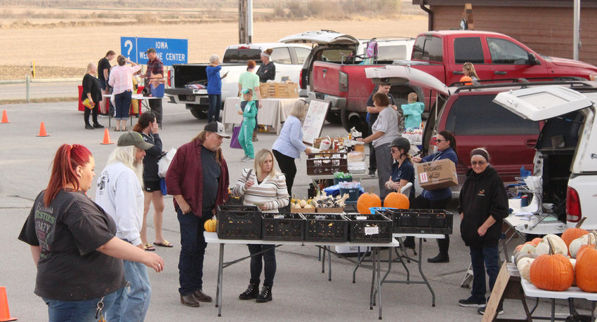 The Harrison County Welcome Center had a great turn out for one of its final farmer markets of the season. This market also featured a trick or treat event for children to get goodies from market vendors.