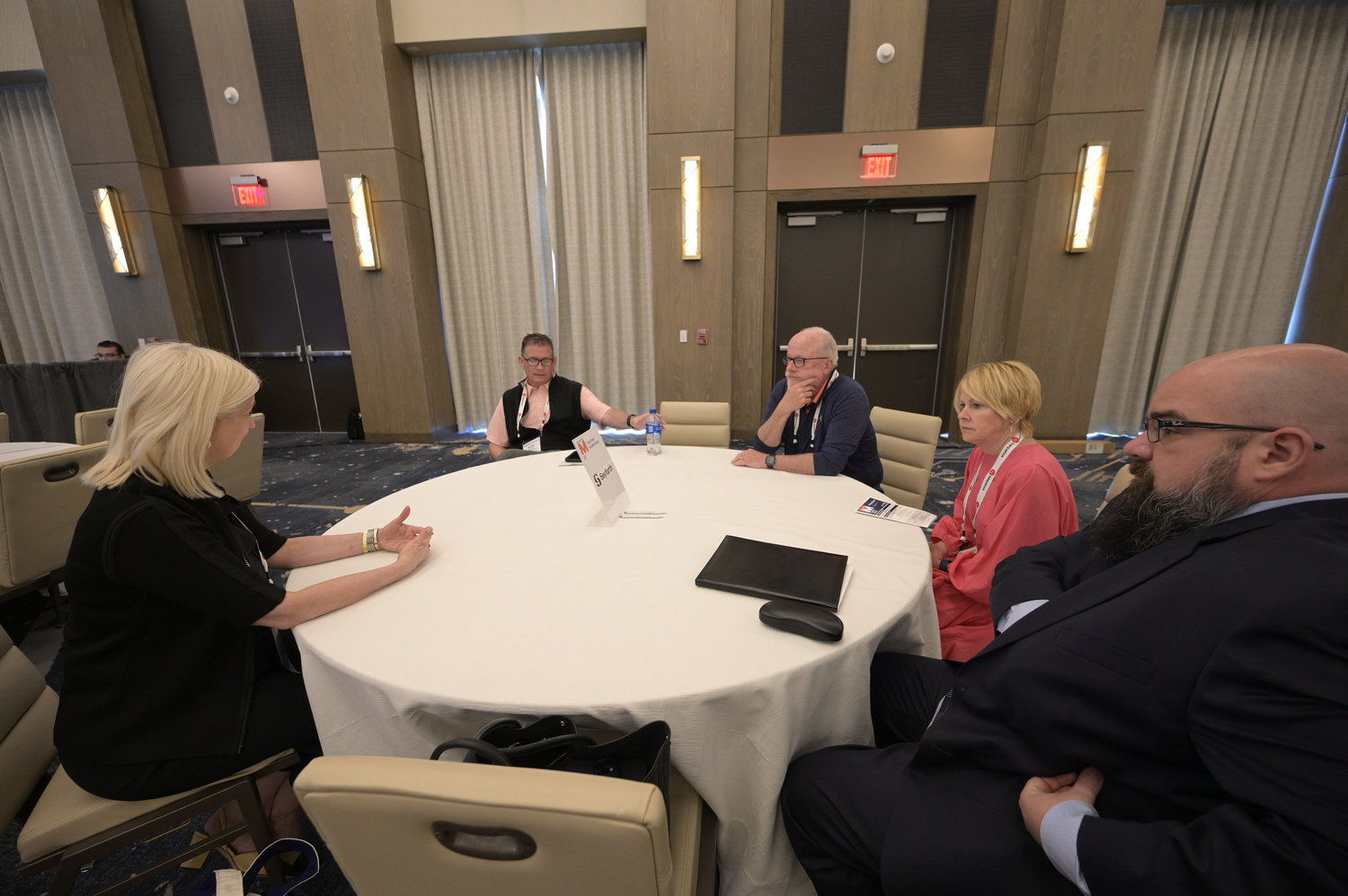 The discussion at the Seyfarth Roundtable centered on the hottest legal topics for newspaper executives. (Photo by Phelan M. Ebenhack)